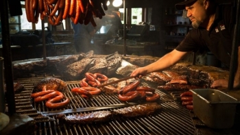 Le barbecue, une l&eacute;gende fum&eacute;e au c&oelig;ur du Texas