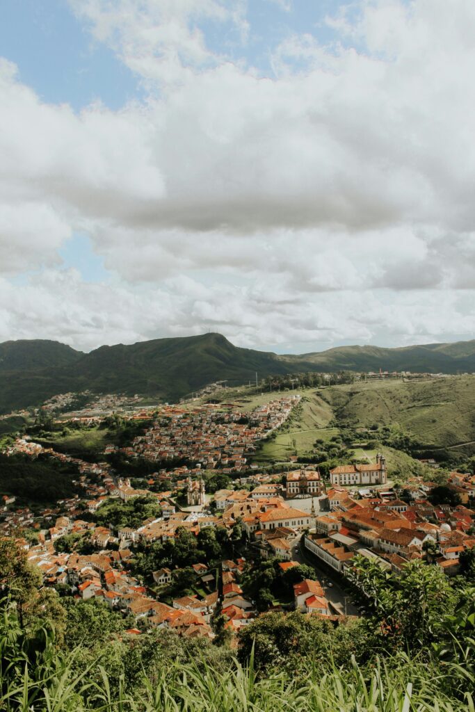 Vue du ciel de la ville de Minas Gerais au Brésil.
