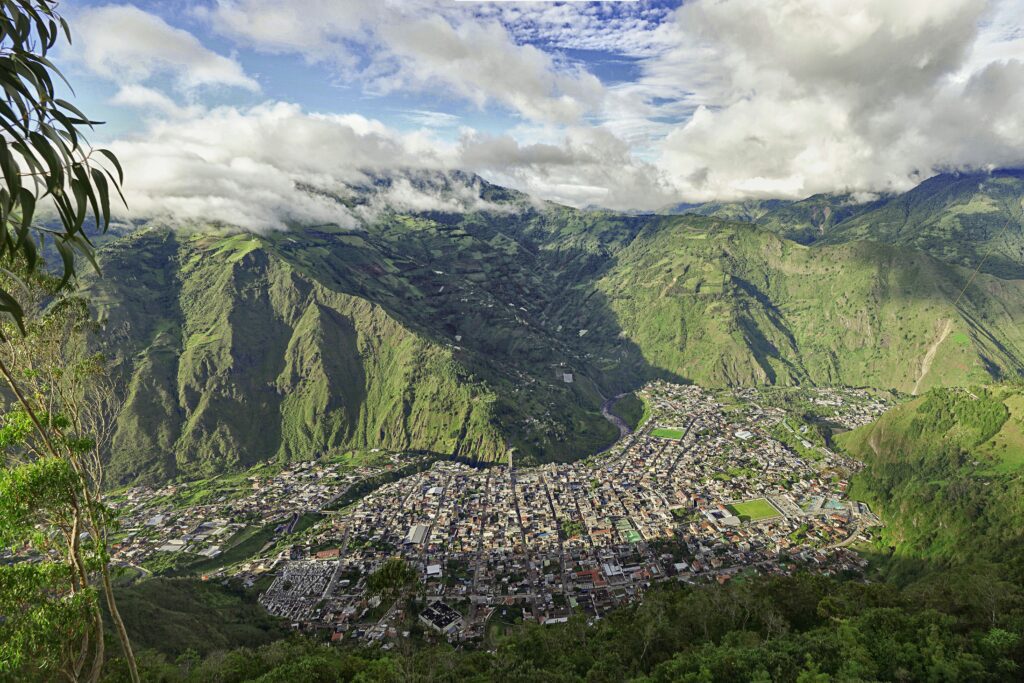andres-medina-F26TDHAk-1w-unsplash