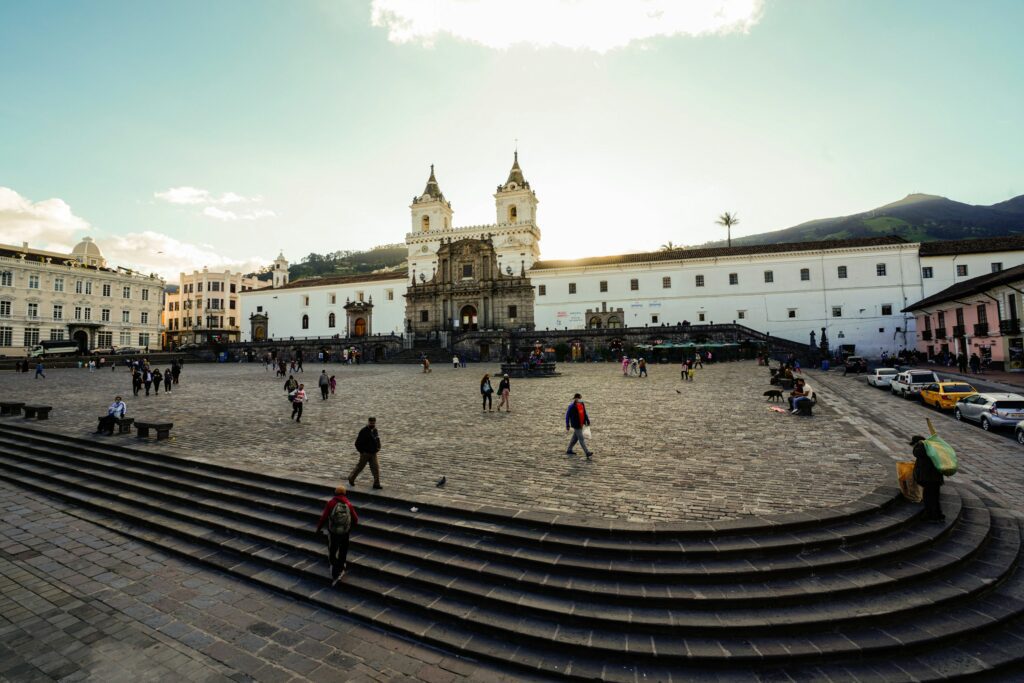 andres-medina-Tw7M-QwQstA-unsplash