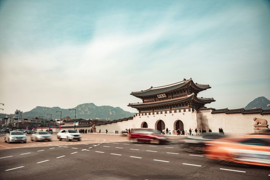 terrence-low-EABOE-NK0wU-unsplash