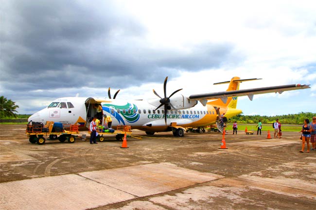 Voie d'atterrissage avec un avion aux Philippines.