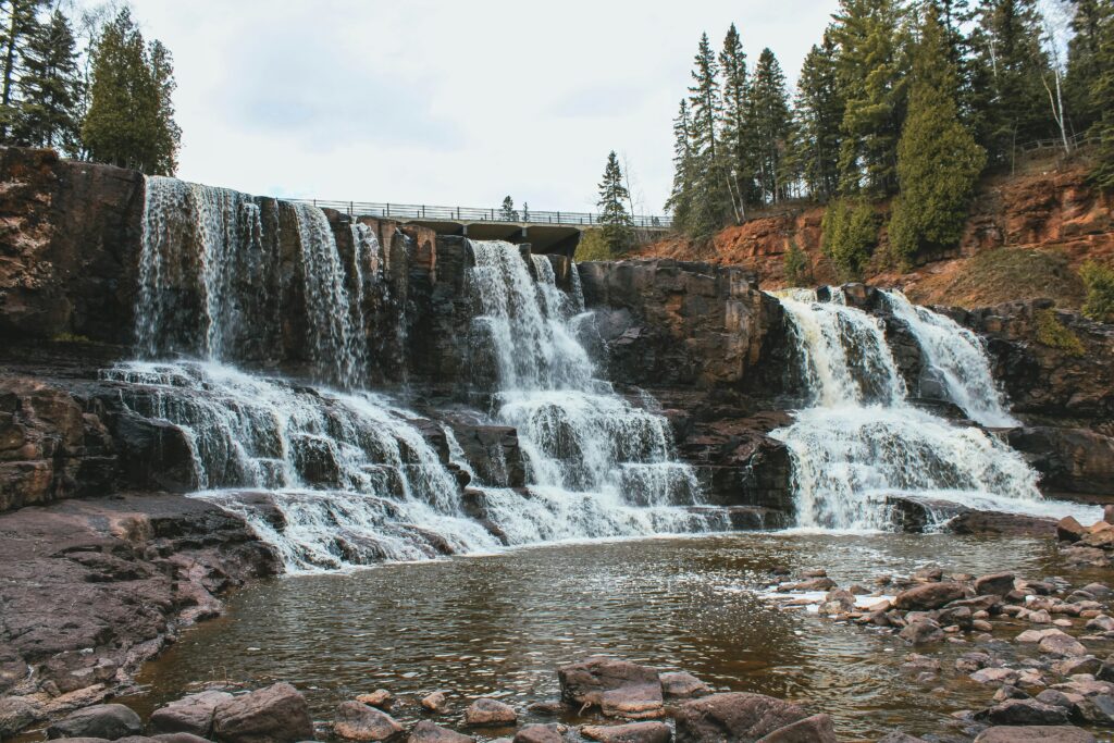 Cascade dans un parc d'état
