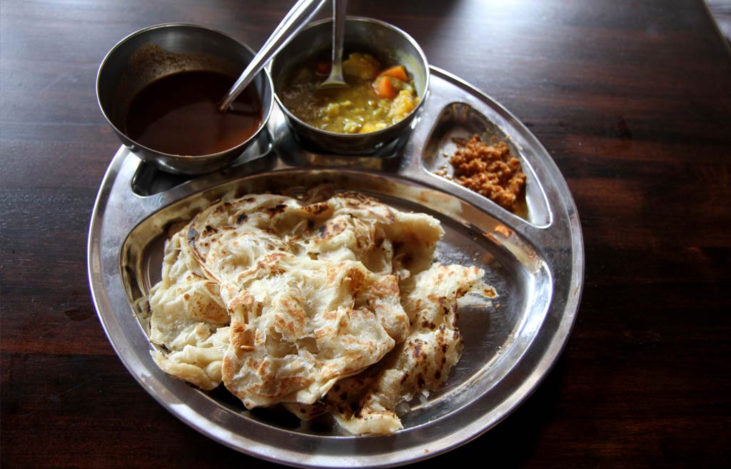 Rotis accompagnés de plusieurs sauces traditionnelles Sri Lankaises.