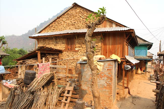Maison de Bandipur en brique oange.
