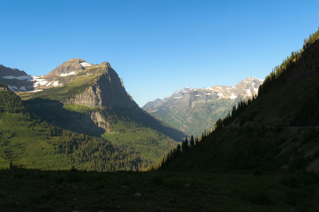 Vue panoramique de la "Going to the Sun Road" au Montana.