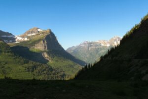 Vue panoramique de la "Going to the Sun Road" au Montana.
