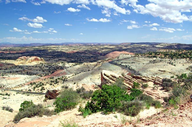Vue d'une plaine sèche avec la Route 12.