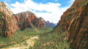 Vue du Zion National Park en Utah, entre 2 canyons.