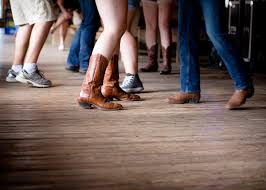 Personnes dansant avec des chaussures typiques texan