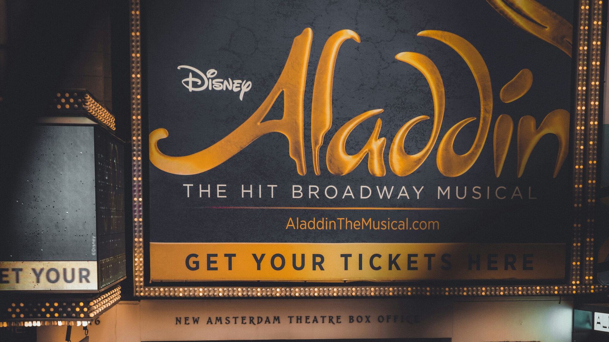 Affiche de la comédie musicale Aladdin à Broadway.