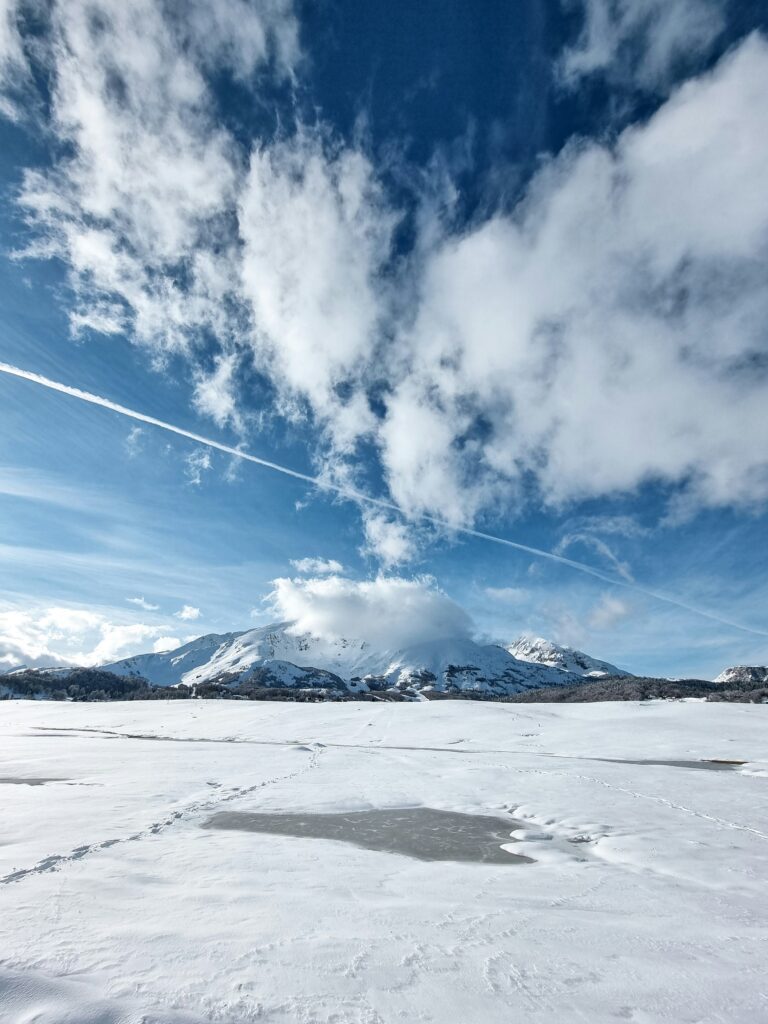 Montagne enneigée à Žabljak au Monténégro.